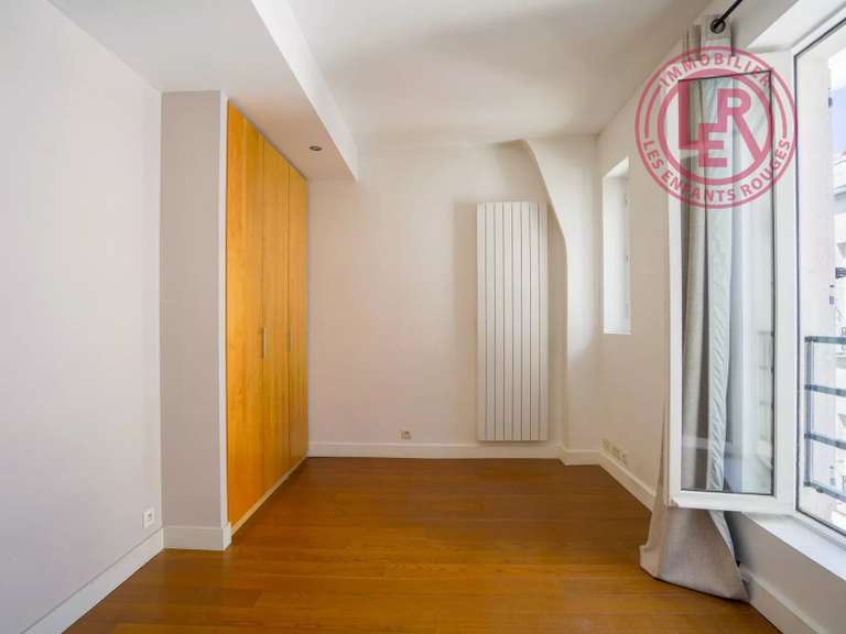 Appartement Paris 11e - 5 chambres - 137m²