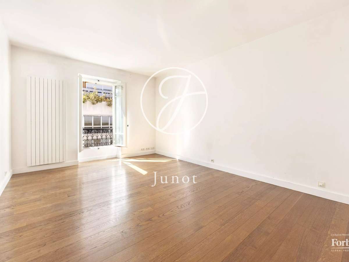 Apartment Paris 11e