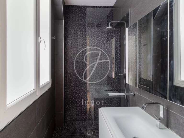 Appartement Paris 15e - 2 chambres - 82m²