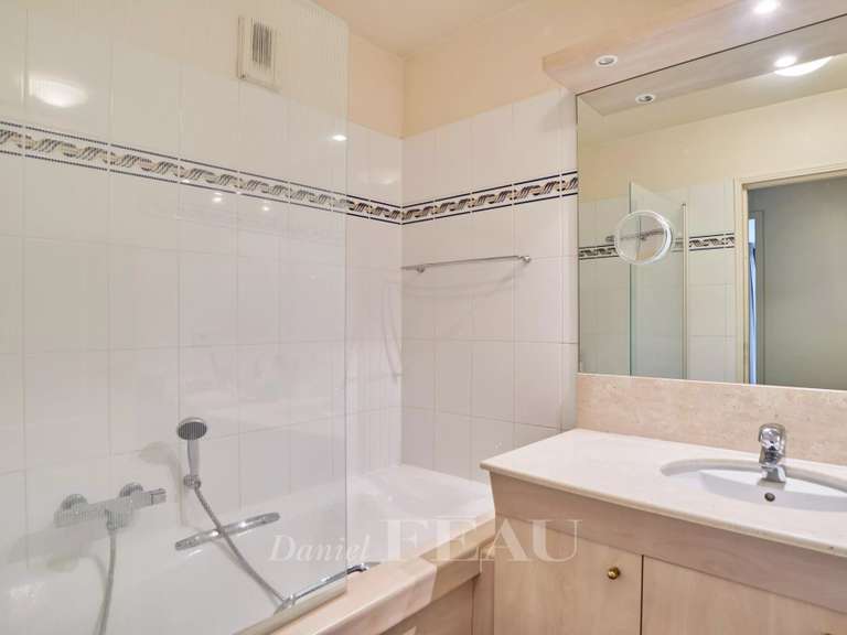 Appartement Paris 15e - 4 chambres - 196m²