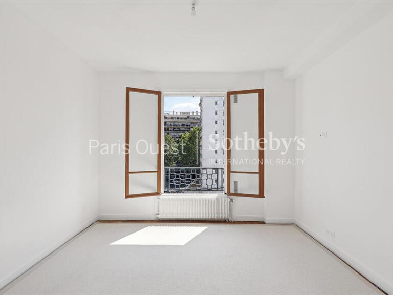 Appartement Paris 16e - 3 chambres - 150m²
