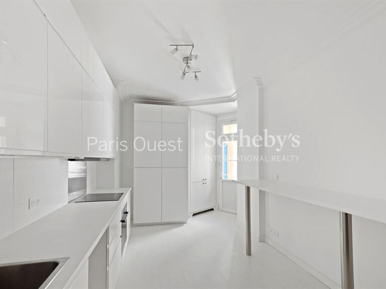 Appartement Paris 16e - 3 chambres - 150m²
