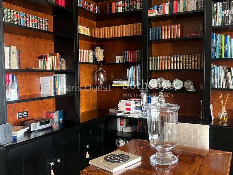 Appartement Paris 16e - 2 chambres - 210m²