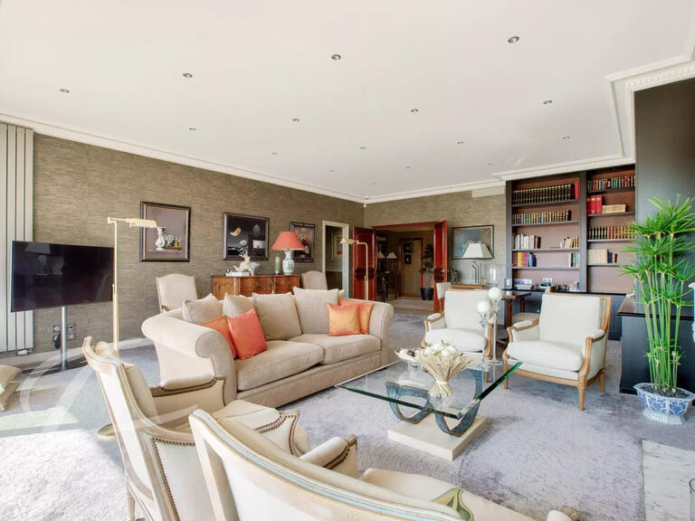 Appartement Paris 16e - 2 chambres - 228m²