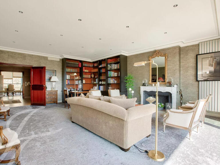 Appartement Paris 16e - 2 chambres - 228m²