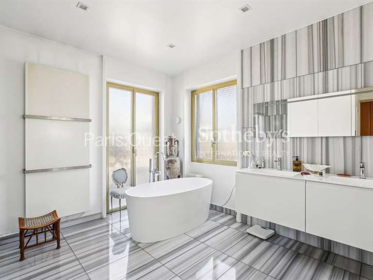 Appartement Paris 16e - 3 chambres - 193m²