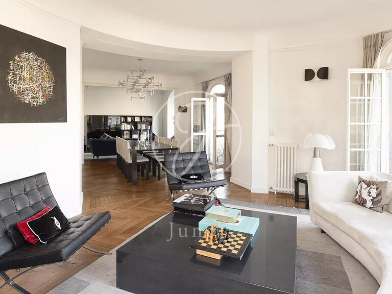 Appartement Paris 16e - 4 chambres - 187m²