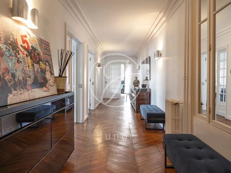 Appartement Paris 16e - 4 chambres - 187m²