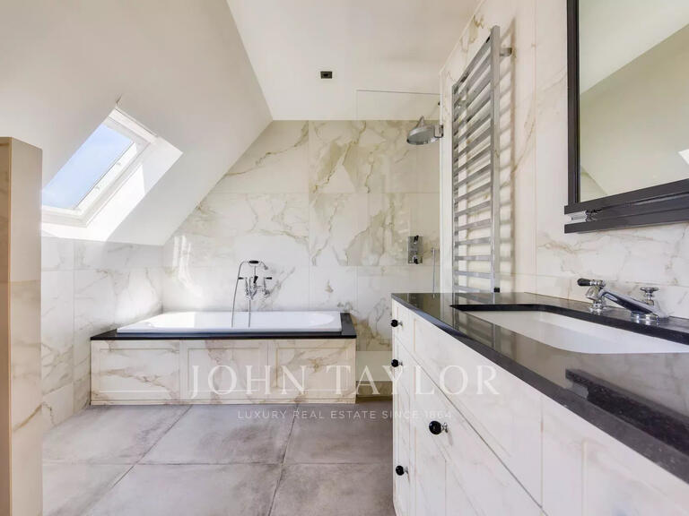 Appartement Paris 16e - 5 chambres - 244m²