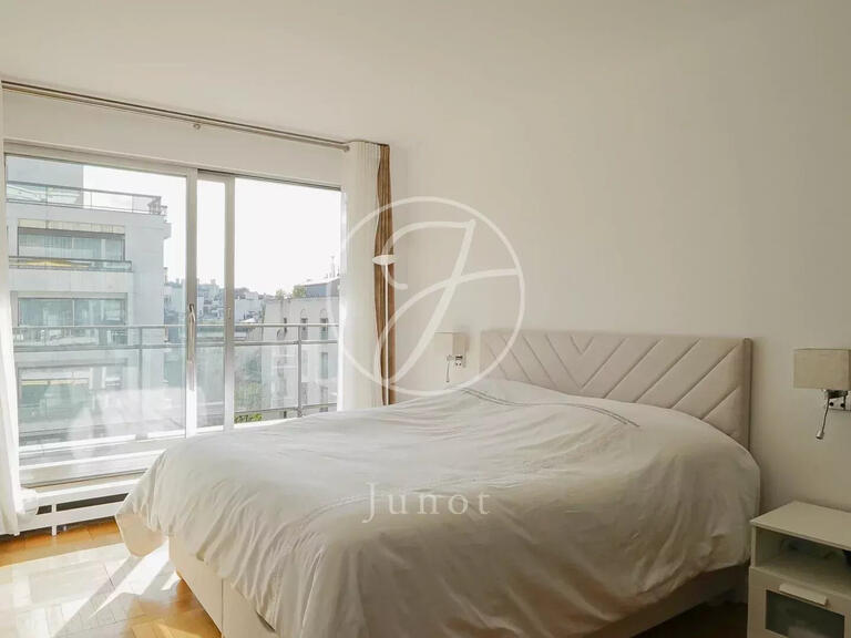 Appartement Paris 16e - 4 chambres - 122m²
