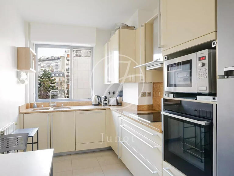 Appartement Paris 16e - 4 chambres - 122m²