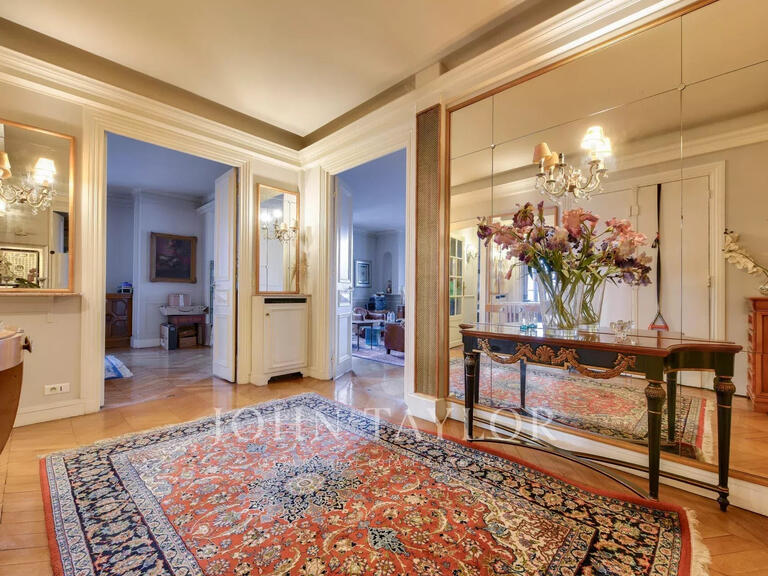 Appartement Paris 16e - 2 chambres - 163m²