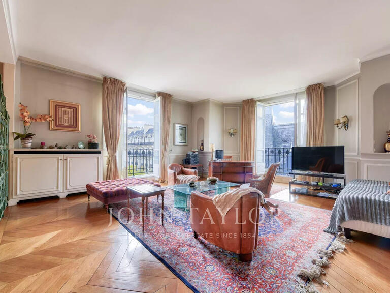 Appartement Paris 16e - 2 chambres - 163m²