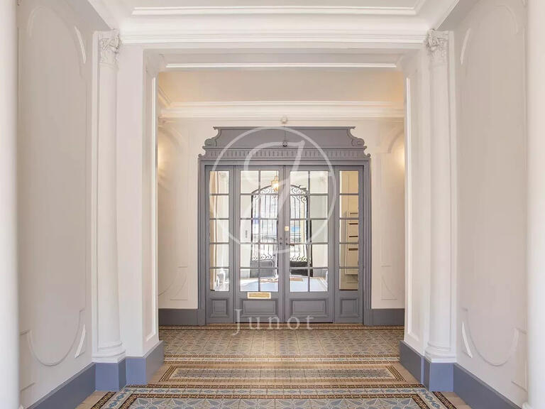 Appartement Paris 16e - 2 chambres - 77m²