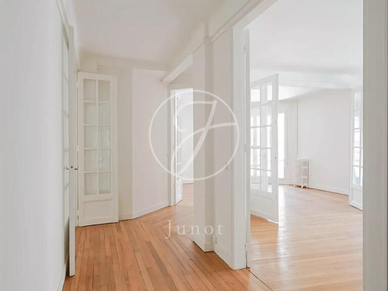 Appartement Paris 16e - 2 chambres - 115m²