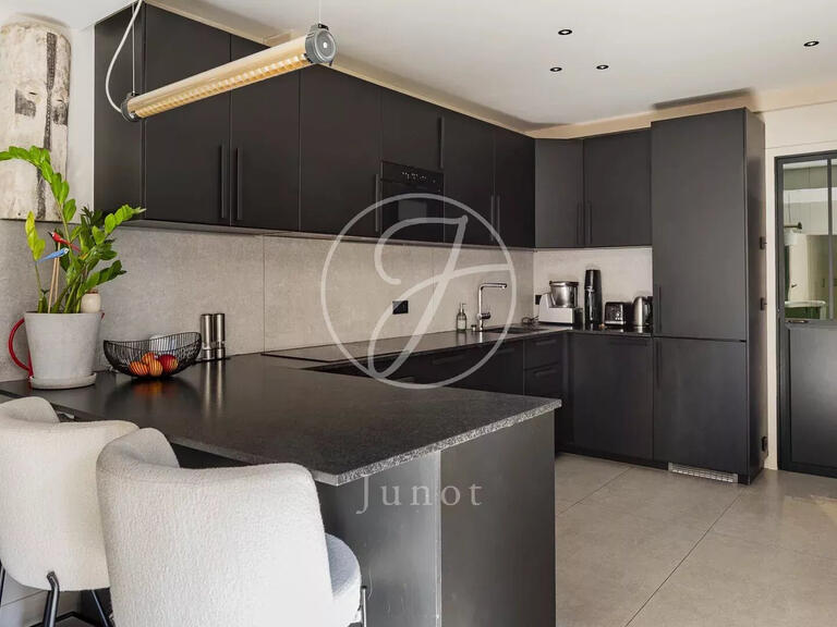 Appartement Paris 16e - 4 chambres - 146m²