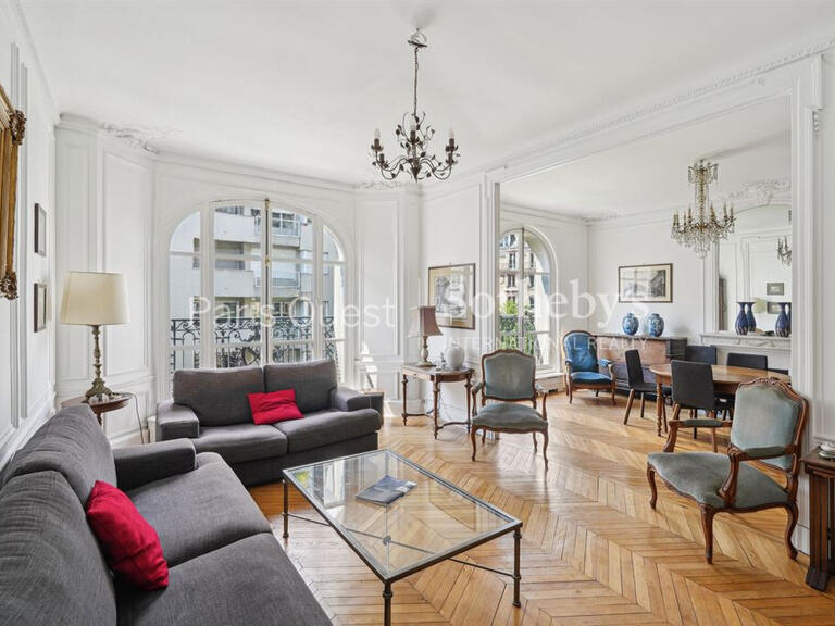 Appartement Paris 16e - 3 chambres - 126m²
