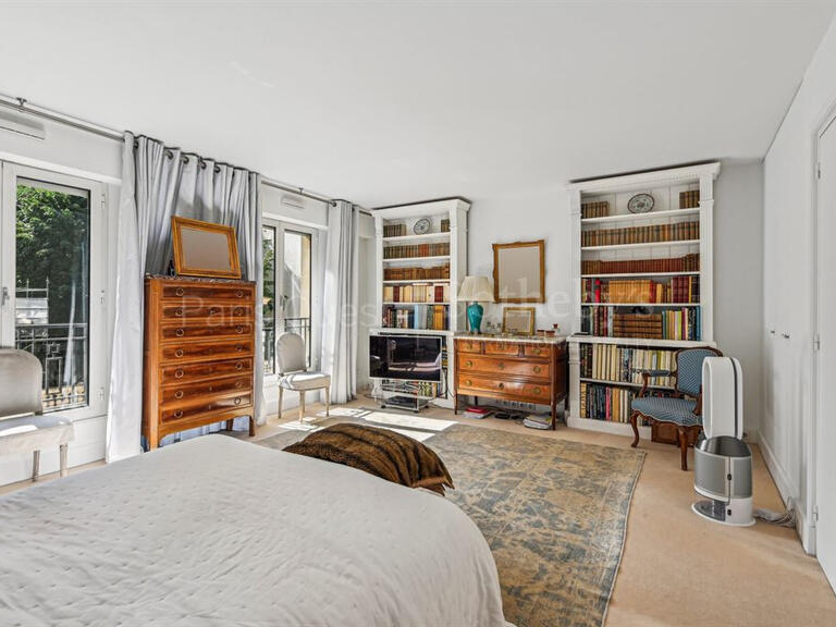 Appartement Paris 16e - 2 chambres - 130m²