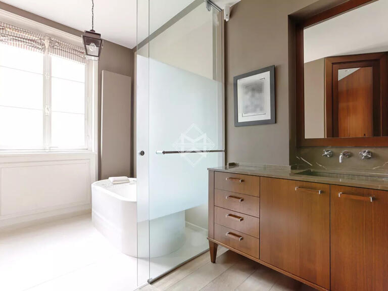 Appartement Paris 16e - 4 chambres - 251m²