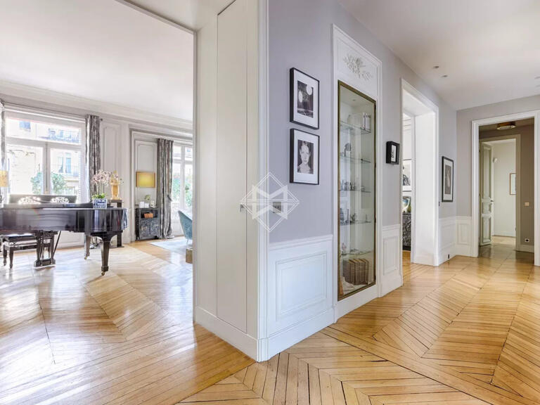 Appartement Paris 16e - 4 chambres - 251m²