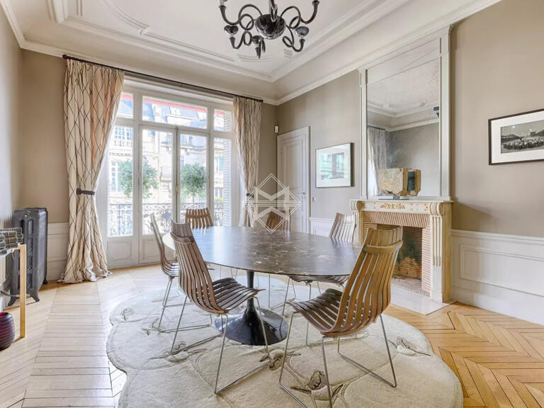 Appartement Paris 16e - 4 chambres - 251m²