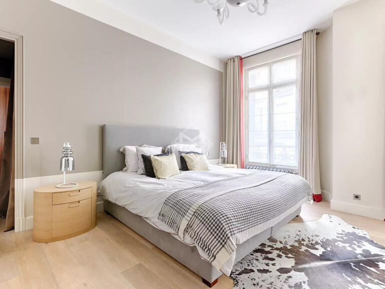 Appartement Paris 16e - 4 chambres - 251m²
