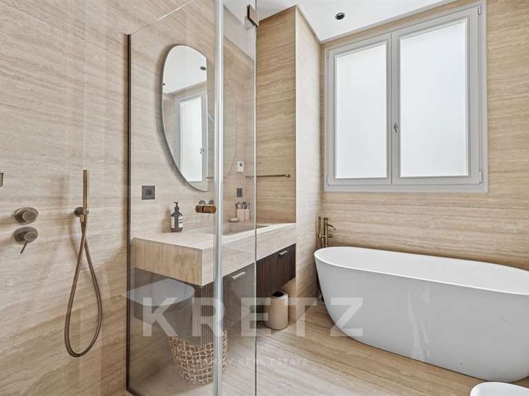 Apartment Paris 16e - 3 bedrooms - 194m²