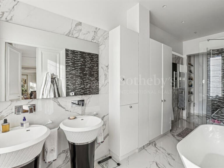 Appartement Paris 16e - 4 chambres - 217m²