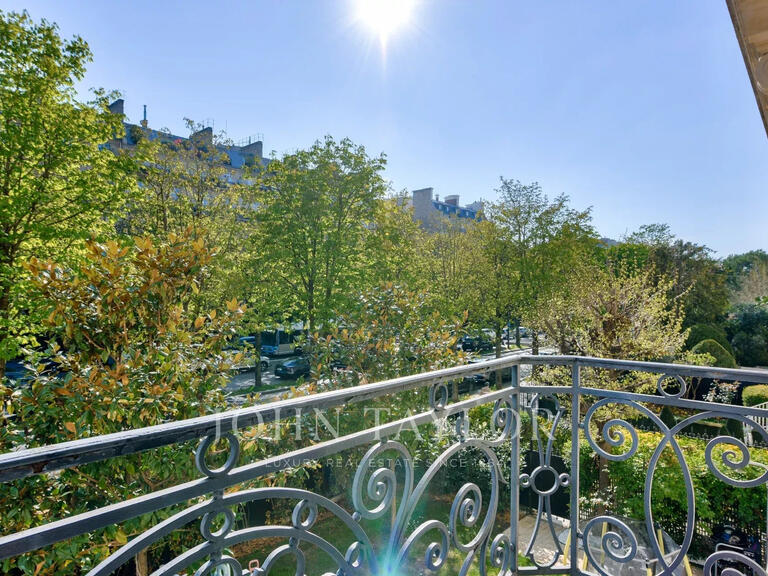 Apartment Paris 16e - 3 bedrooms - 240m²