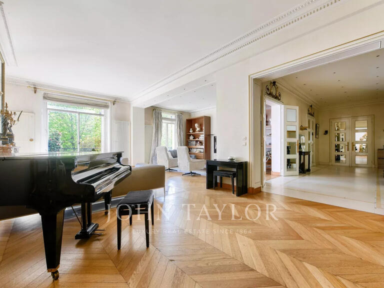 Apartment Paris 16e - 3 bedrooms - 240m²