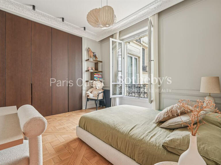 Appartement Paris 16e - 3 chambres - 194m²