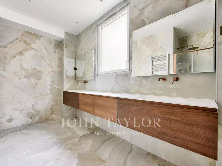 Appartement Paris 16e - 4 chambres - 212m²
