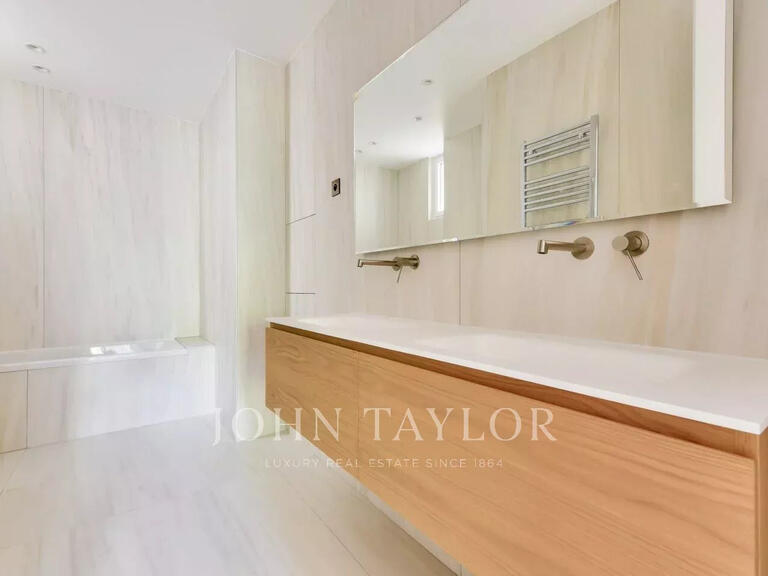 Appartement Paris 16e - 4 chambres - 212m²