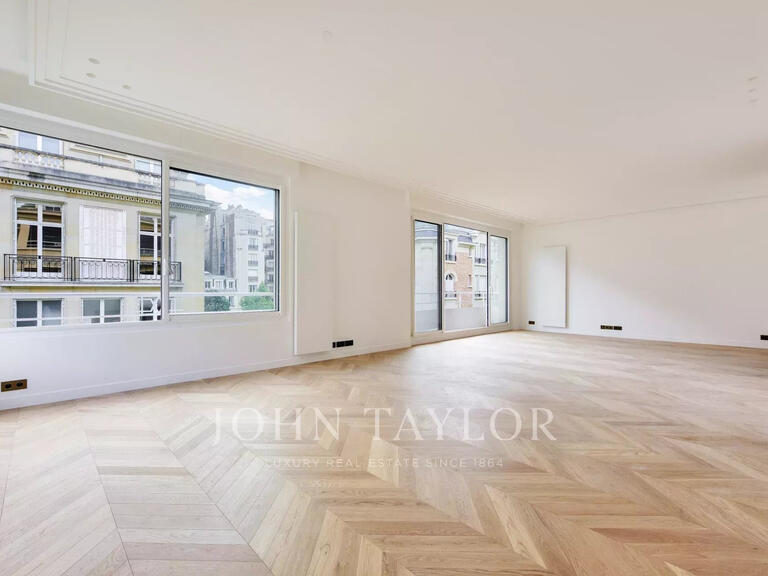 Appartement Paris 16e - 4 chambres - 212m²