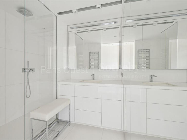 Appartement Paris 16e - 1 chambre - 116m²