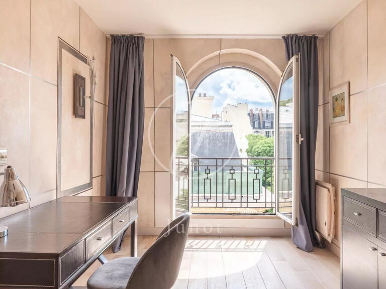 Appartement Paris 16e - 5 chambres - 260m²