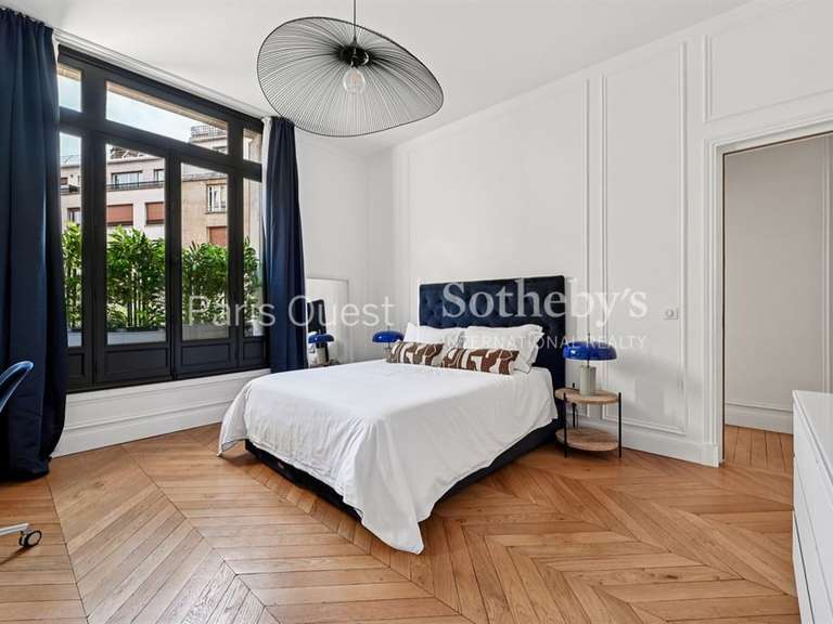 Appartement Paris 16e - 6 chambres - 247m²