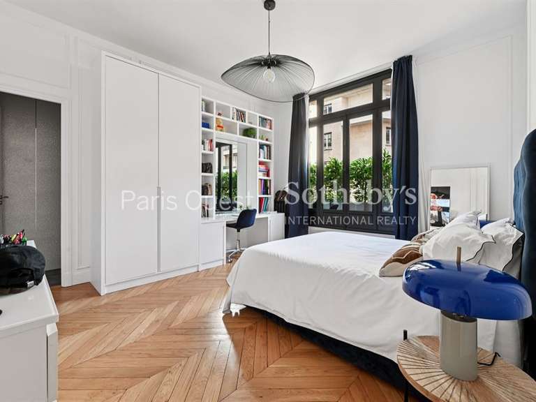 Appartement Paris 16e - 6 chambres - 247m²