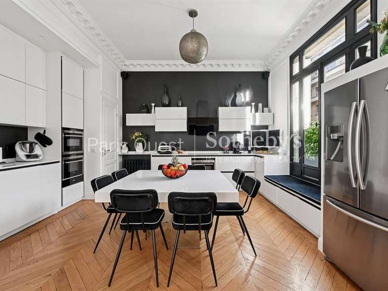 Appartement Paris 16e - 6 chambres - 247m²