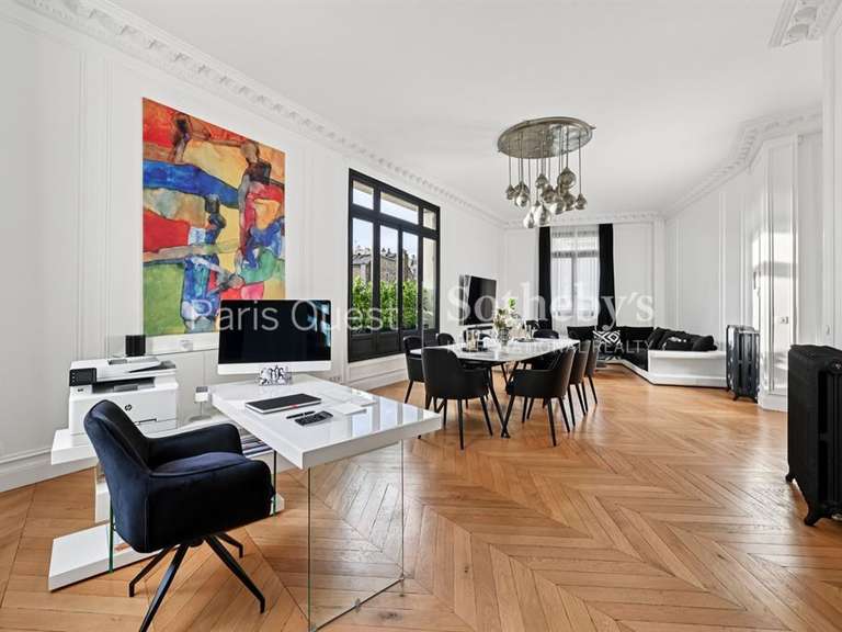Appartement Paris 16e - 6 chambres - 247m²