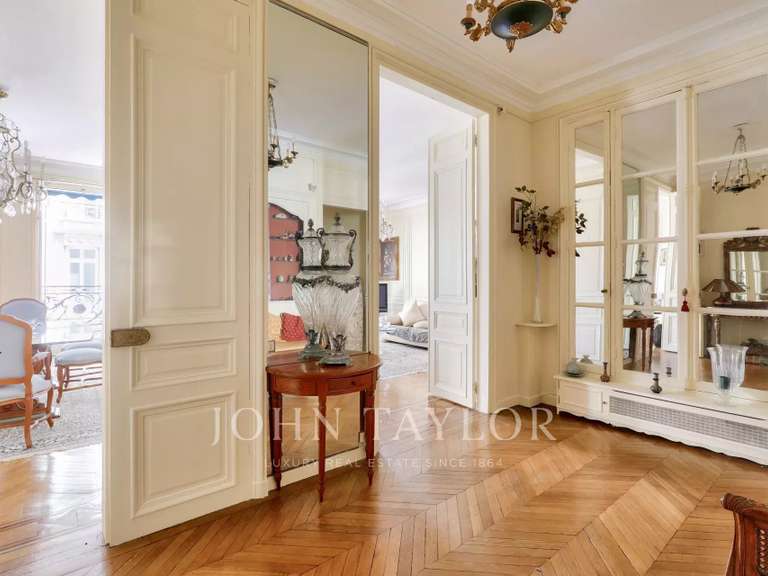 Appartement Paris 16e - 2 chambres - 143m²