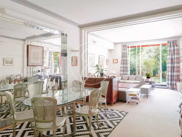 Appartement Paris 16e - 3 chambres - 166m²