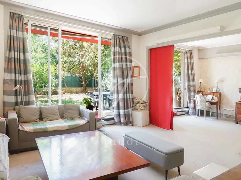 Appartement Paris 16e - 3 chambres - 166m²