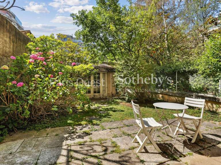 Appartement Paris 16e - 3 chambres - 151m²