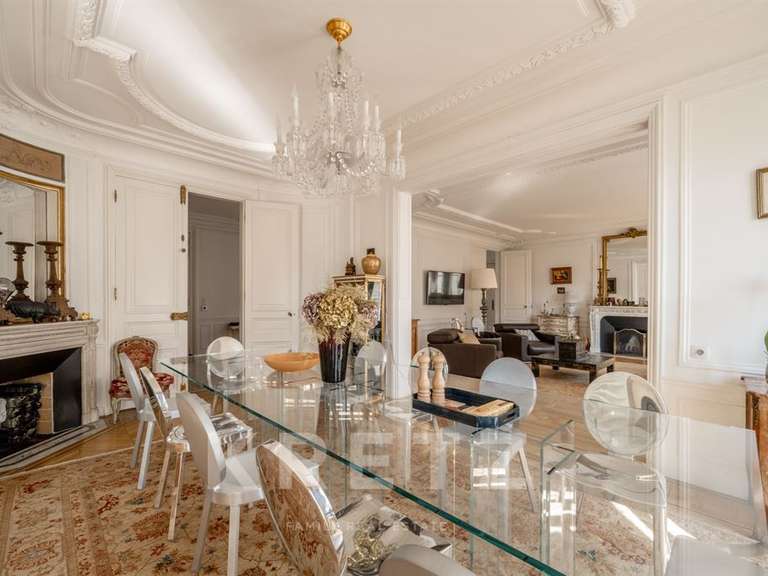 Appartement Paris 16e - 4 chambres - 330m²