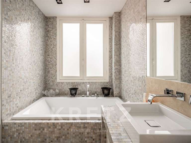 Appartement Paris 16e - 4 chambres - 330m²