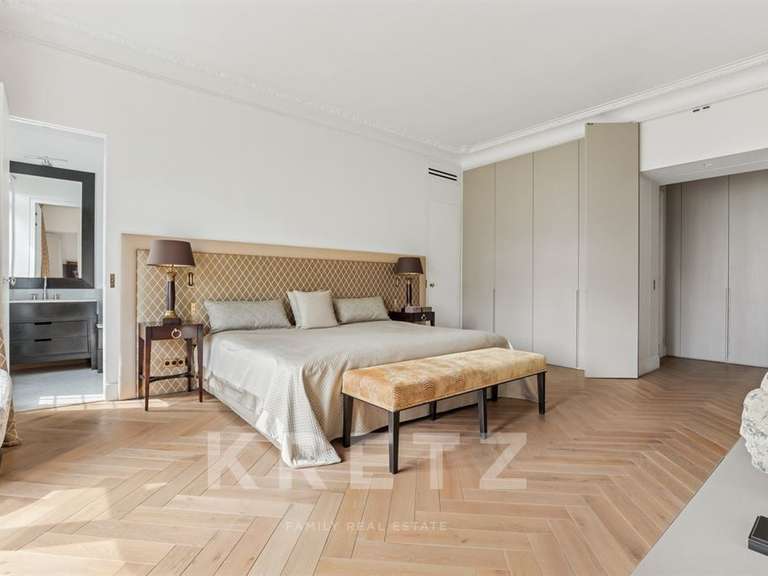 Appartement Paris 16e - 3 chambres - 246m²