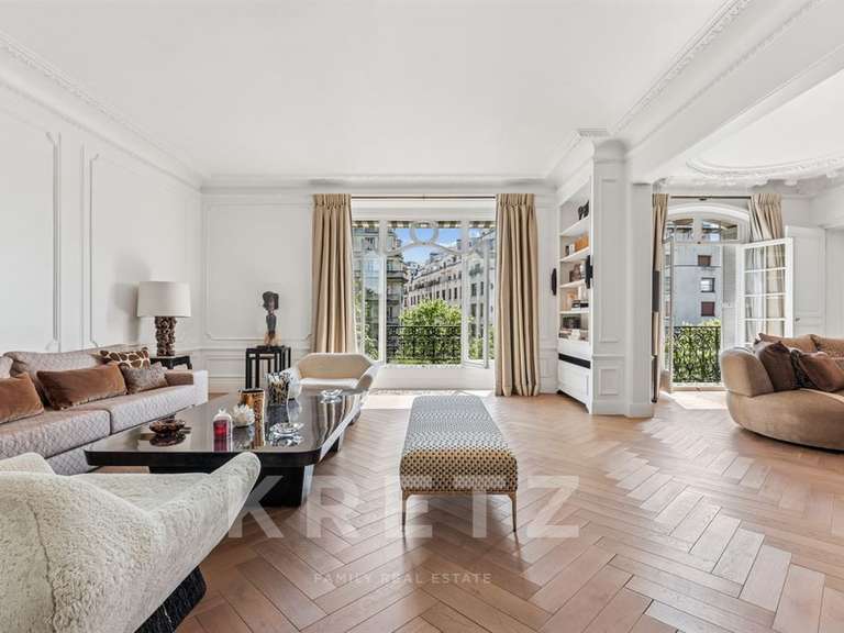 Appartement Paris 16e - 3 chambres - 246m²