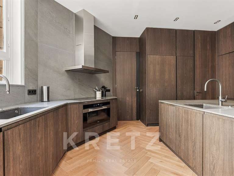 Appartement Paris 16e - 3 chambres - 246m²