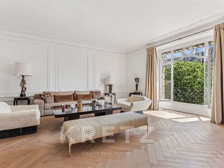 Appartement Paris 16e - 3 chambres - 246m²